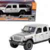 2021 Jeep Gladiator Overland Closed Top Pickup Truck Silver Metallic 1/24 1/27 Diecast Model Car Motormax 79365