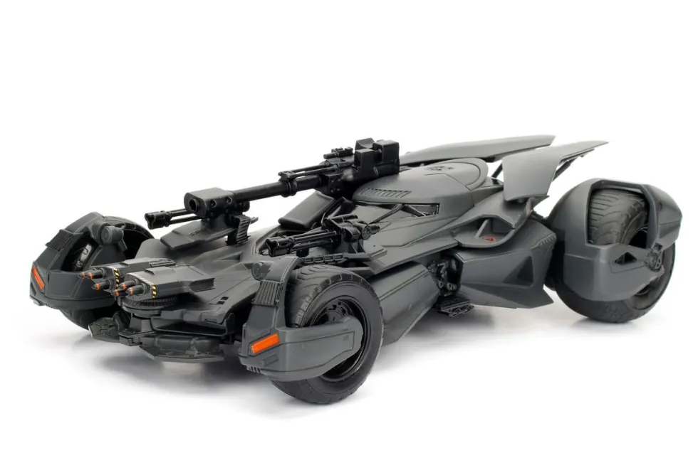 2017 Justice League Batmobile with diecast Batman Figure 1/24 Diecast Model Car Jada 99232