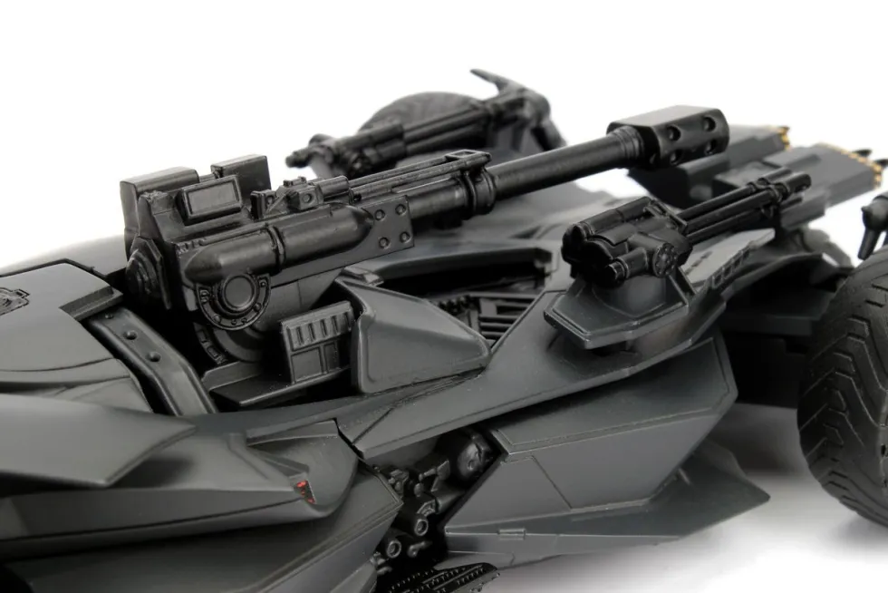 2017 Justice League Batmobile with diecast Batman Figure 1/24 Diecast Model Car Jada 99232
