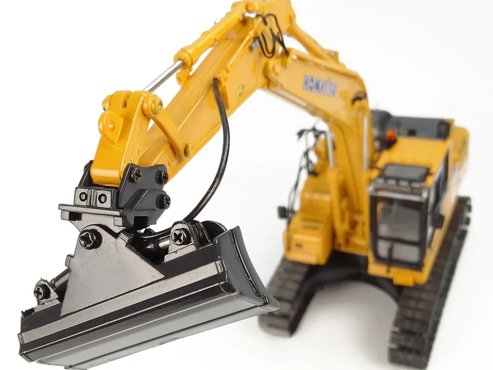 Komatsu PC210LCi 11 Intelligent Machine Control 2.0 Excavator Yellow 1/50 Diecast Model Universal Hobbies UH8157