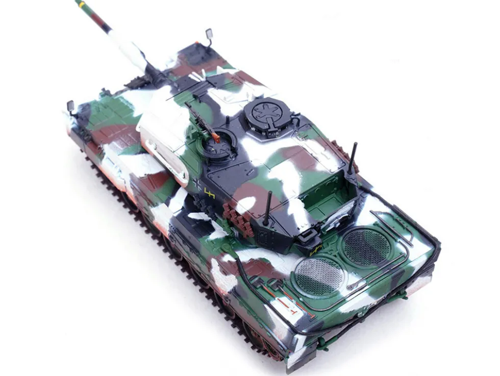 Leopard 2A4 Main Battle Tank with Snorkel "Winter Camouflage" German Army "Armor Premium" Series 1/72 Diecast Model by Panzerkampf