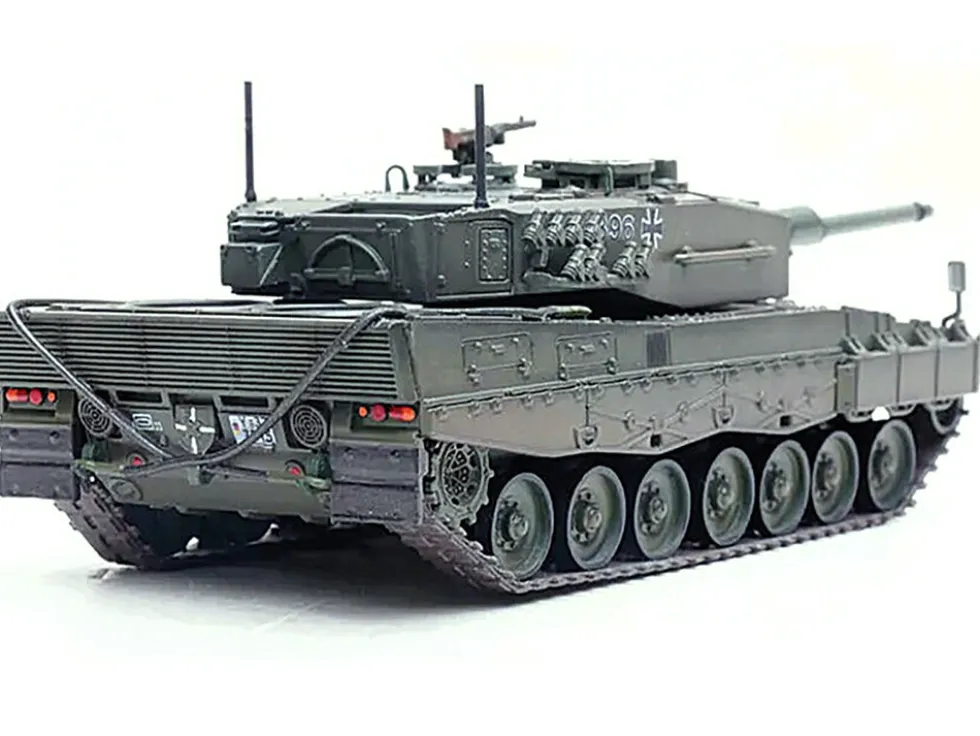 Leopard 2A4 Main Battle Tank with Snorkel "Green Camouflage" German Army "Armor Premium" Series 1/72 Diecast Model by Panzerkampf