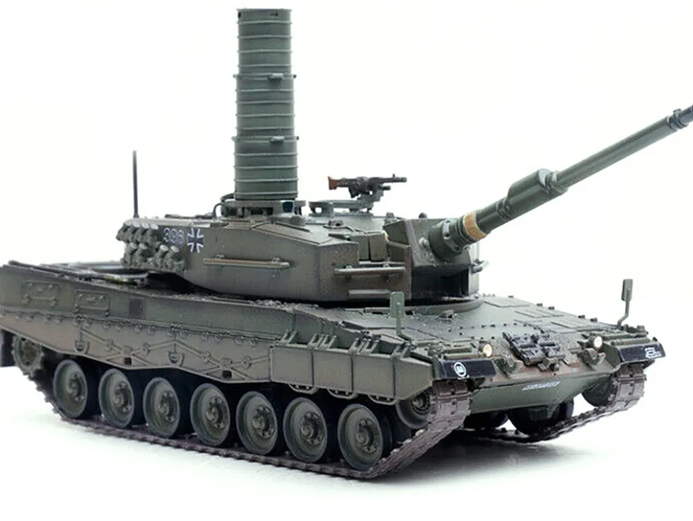 Leopard 2A4 Main Battle Tank with Snorkel "Green Camouflage" German Army "Armor Premium" Series 1/72 Diecast Model by Panzerkampf
