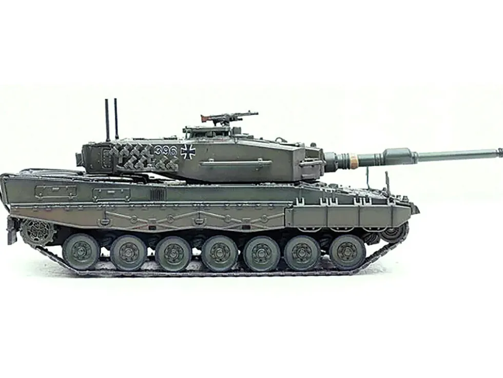 Leopard 2A4 Main Battle Tank with Snorkel "Green Camouflage" German Army "Armor Premium" Series 1/72 Diecast Model by Panzerkampf