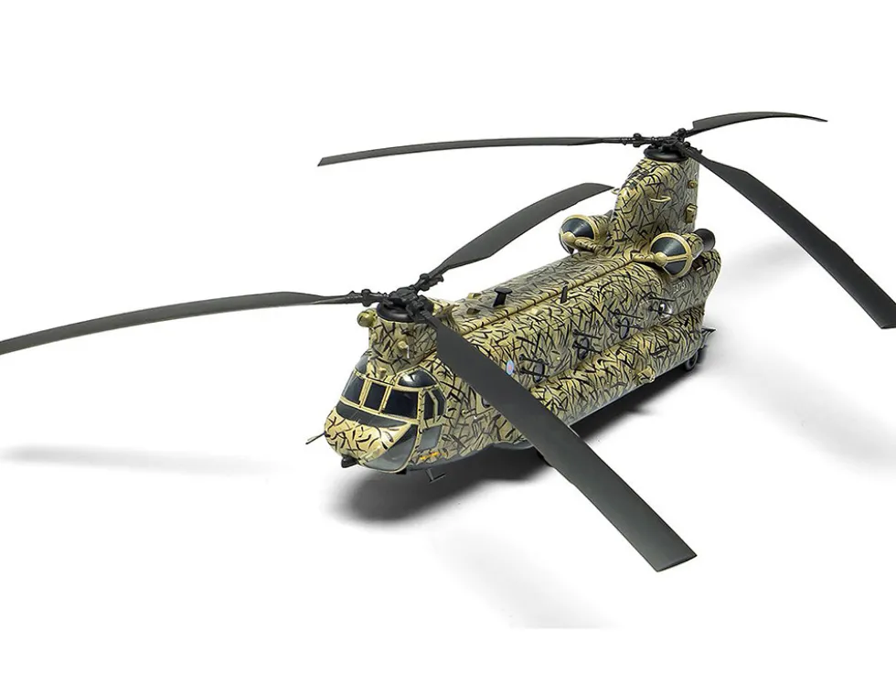 Level 3 Model Kit Boeing Chinook HC.1 (Late Production) Helicopter with 2 Scheme Options 1/72 Plastic Model Kit by Airfix