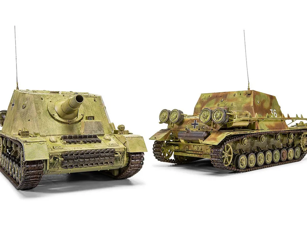 Level 3 Model Kit Sturmpanzer IV Brummbar "Mid Version" Tank with 2 Scheme Options 1/35 Plastic Model Kit by Airfix