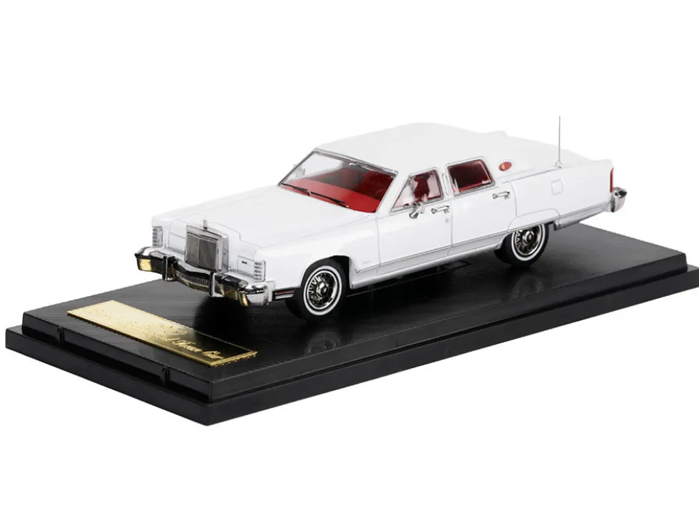 1979 Lincoln Continental Town Car White with Red Interior 1/64 Diecast Model Car by Sun Star
