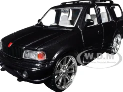 1998 Lincoln Navigator Black Metallic with White Interior 