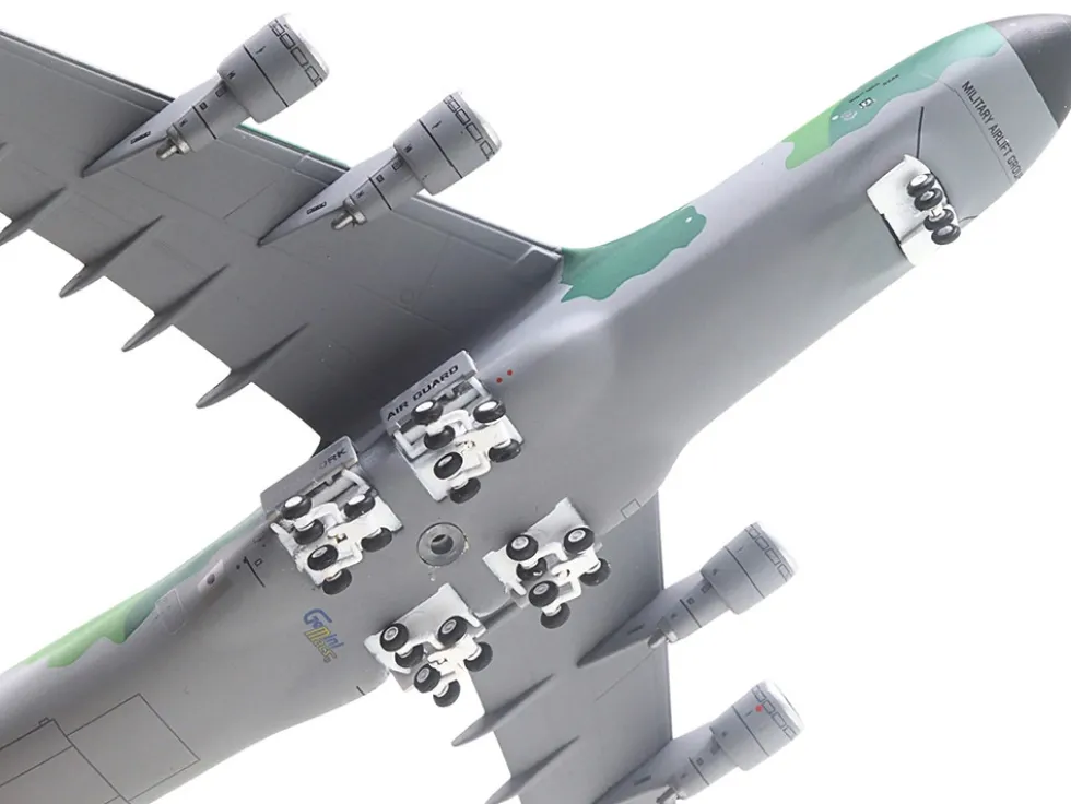Lockheed C-5M Super Galaxy Transport Aircraft "New York Air National Guard, 105th Airlift Wing, Stewart Air National Guard Base" United States Air Force (68-0226) Green Camouflage "Gemini Macs" Series 1/400 Diecast Model Airplane by GeminiJets