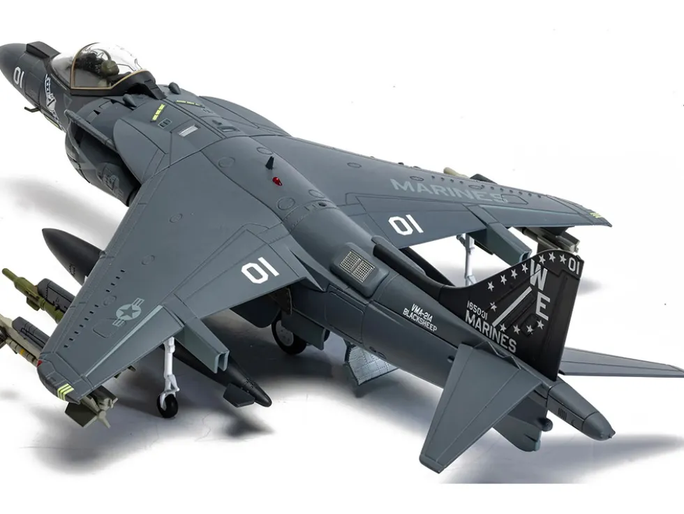 McDonnell Douglas AV-8B Harrier II Plus Aircraft "165001/01, VMA-214 Black Sheep, MCAS Yuma" (2019) United States Marine Corps "The Aviation Archive" Series 1/48 Diecast Model by Corgi