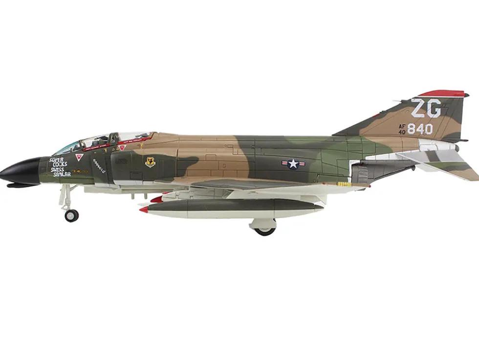 McDonnell Douglas EF-4C Wild Weasel Fighter-Bomber Aircraft "64-0840, 67th TFS, Korat RTAFB, Super Cocks Swiss Samilar" (1971) United States Air Force "Air Power Series" 1/72 Diecast Model by Hobby Master