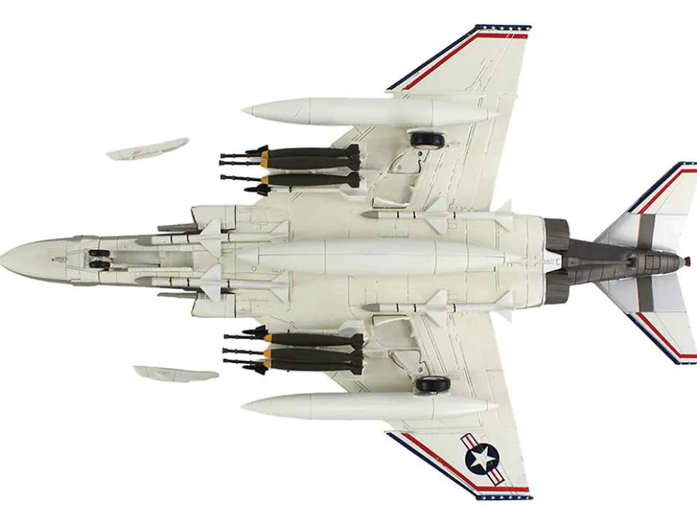 McDonnell Douglas F-4J Phantom II Fighter-Bomber Aircraft "153828, MCAS Iwakuni, Japan" (1976) United States Marine Corps "Air Power Series" 1/72 Diecast Model by Hobby Master