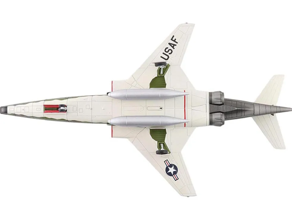 McDonnell RF-101A Voodoo Fighter Aircraft "54-1512, 363rd Tactical Reconnaissance Wing, Udorn Royal Thai Air Force Base" (1965) United States Air Force "Air Power Series" 1/72 Diecast Model by Hobby Master