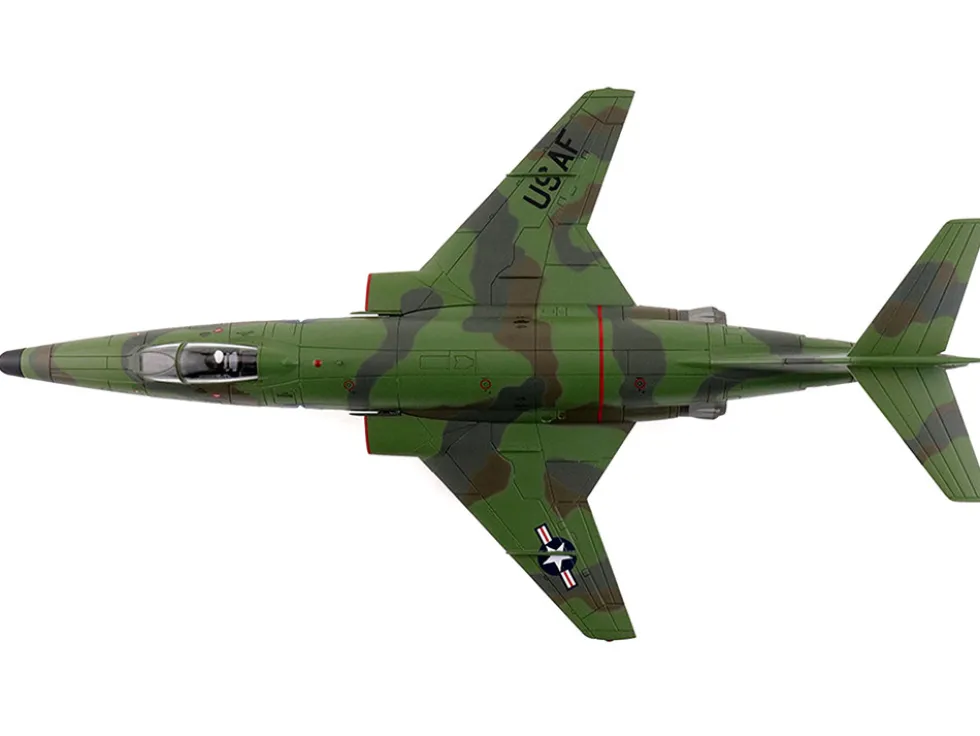 McDonnell RF-101A Voodoo Fighter Aircraft "54-1512, 363rd Tactical Reconnaissance Wing, Udorn Royal Thai Air Force Base" (1965) United States Air Force "Air Power Series" 1/72 Diecast Model by Hobby Master