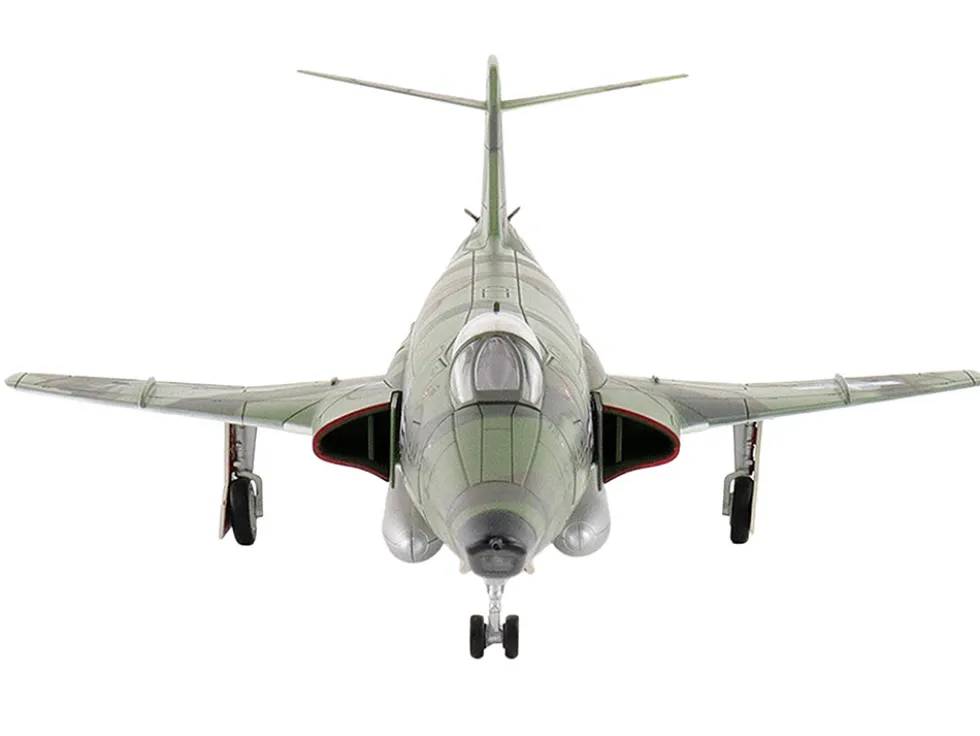 McDonnell RF-101A Voodoo Fighter Aircraft "54-1512, 363rd Tactical Reconnaissance Wing, Udorn Royal Thai Air Force Base" (1965) United States Air Force "Air Power Series" 1/72 Diecast Model by Hobby Master