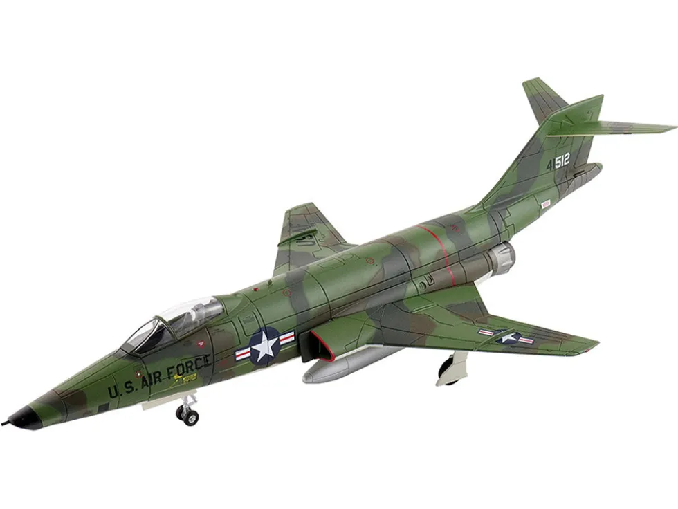 McDonnell RF-101A Voodoo Fighter Aircraft "54-1512, 363rd Tactical Reconnaissance Wing, Udorn Royal Thai Air Force Base" (1965) United States Air Force "Air Power Series" 1/72 Diecast Model by Hobby Master