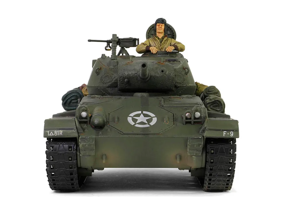 M24 Chaffee Light Tank "8th Armored Division, 36th Tank Batallion, Rheinberg, Germany, World War II" (1945) United States Army "Armoured Fighting Vehicle" Series 1/32 Diecast Model by Forces of Valor
