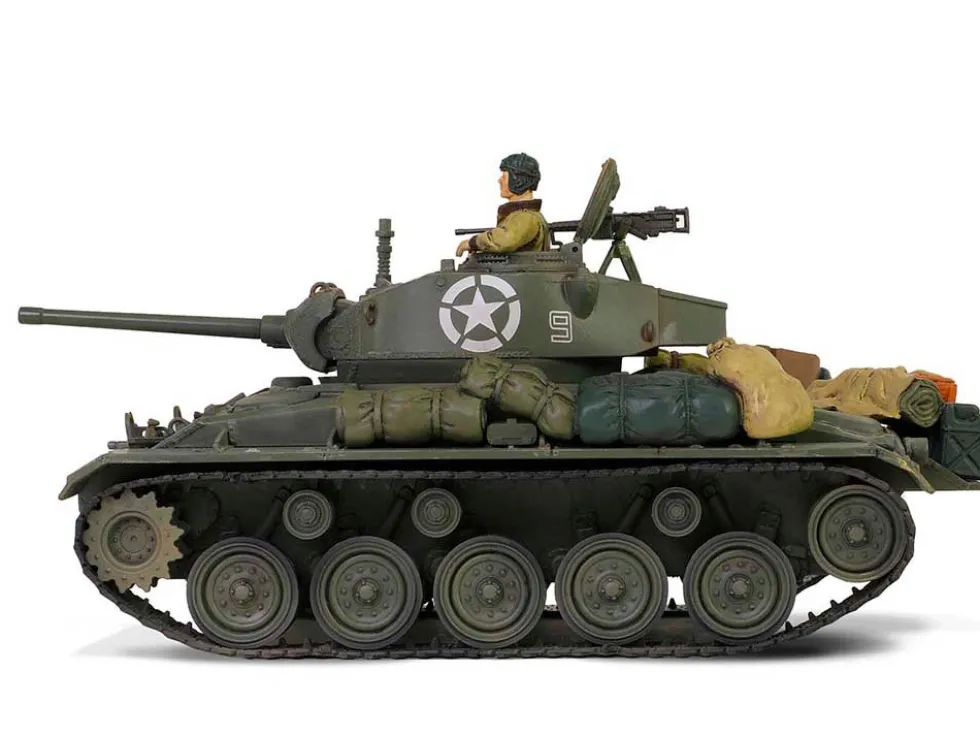M24 Chaffee Light Tank "8th Armored Division, 36th Tank Batallion, Rheinberg, Germany, World War II" (1945) United States Army "Armoured Fighting Vehicle" Series 1/32 Diecast Model by Forces of Valor