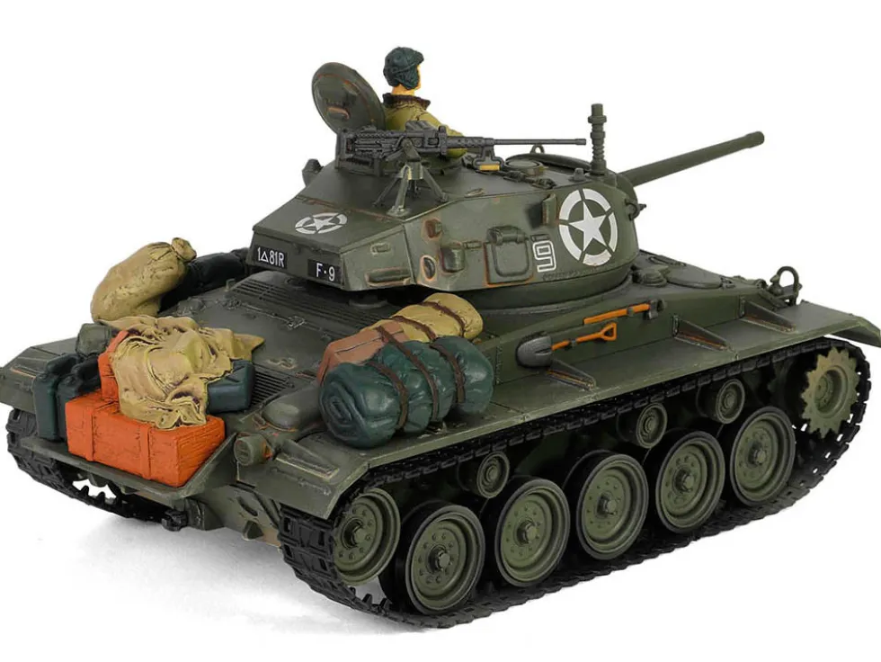 M24 Chaffee Light Tank "8th Armored Division, 36th Tank Batallion, Rheinberg, Germany, World War II" (1945) United States Army "Armoured Fighting Vehicle" Series 1/32 Diecast Model by Forces of Valor