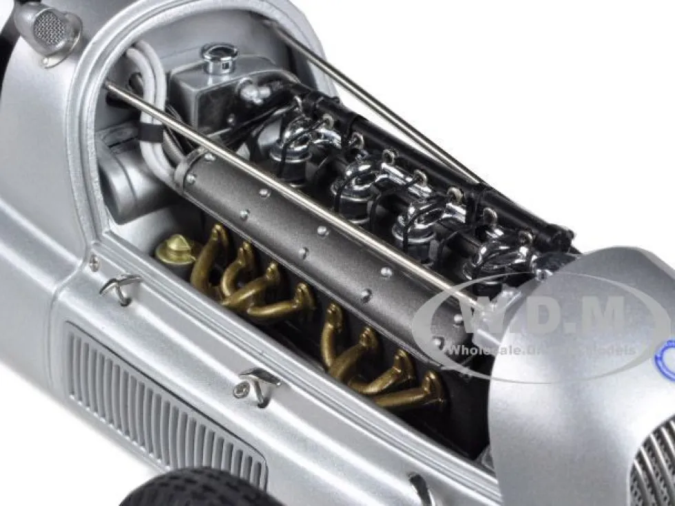 Mercedes W25 #20 1934 Eifelrennen #20 M.V.Brauchitsch Limited to 2000pc 1/18 Diecast Model Car CMC 103