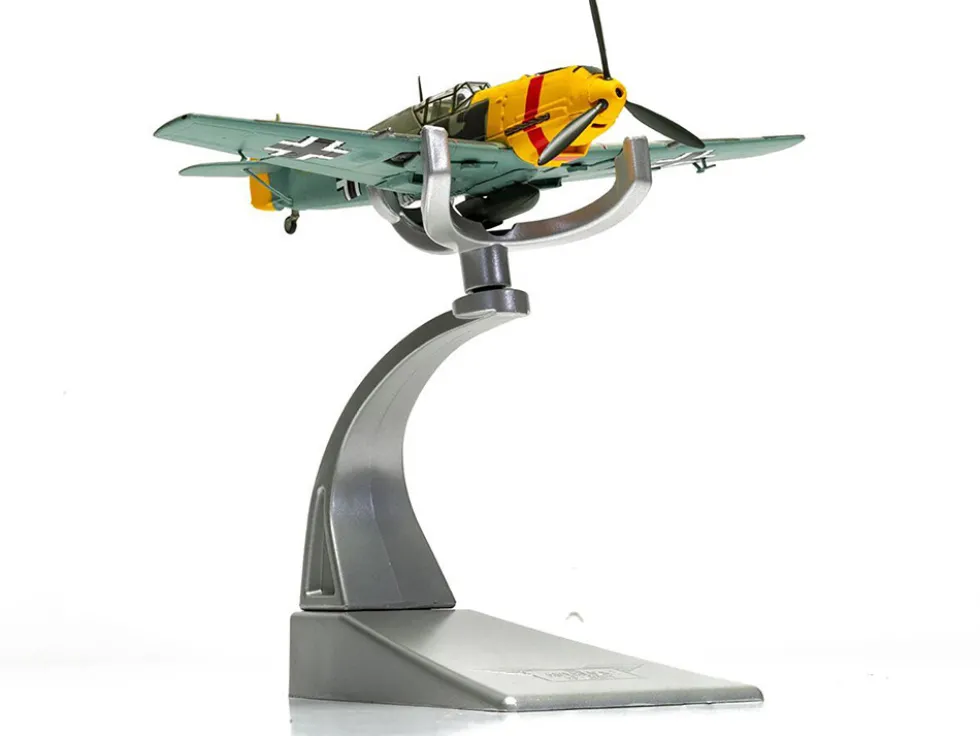 Messerschmitt Bf 109E-4/B Jabo Fighter-Bomber Aircraft "Oberleutnant Walter Rupp, 3./JG53, RAF Manston, Battle of Britain" (1940) German Luftwaffe "The Aviation Archive" Series 1/72 Diecast Model by Corgi