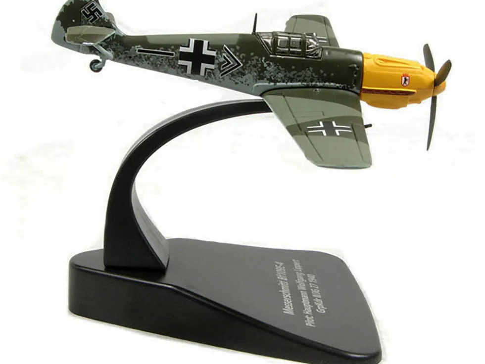 Messerschmitt Bf 109E 4 Fighter Plane Pilot Hauptmann Wolfgang Lippert GrpKdr II JG 27 1940 Oxford Aviation Series 1/72 Diecast Model Airplane Oxford Diecast AC002