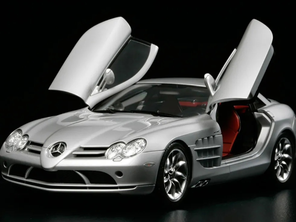 Model Kit Mercedes-Benz SLR McLaren 1/24 Scale Model by Tamiya