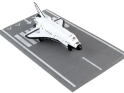 NASA Discovery Space Shuttle White United States with Runway Section Diecast Model Airplane Runway24 RW220