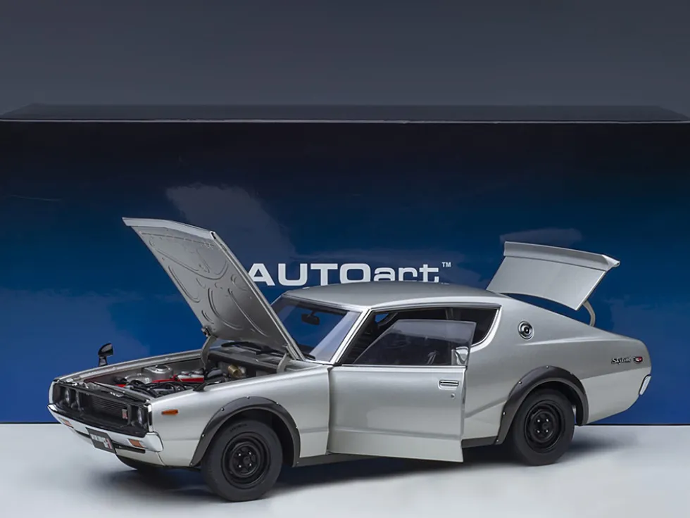 Nissan Skyline 2000GT-R KPGC110 RHD Right Hand Drive Silver Metallic 1/18 Model Car Autoart 77471
