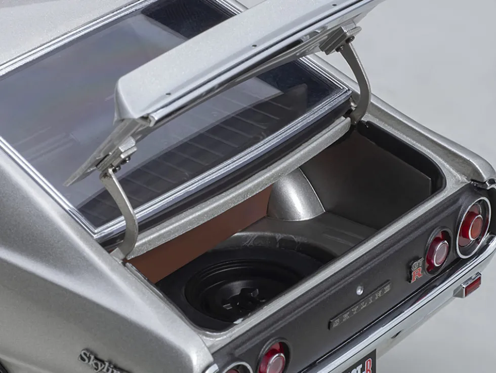 Nissan Skyline 2000GT-R KPGC110 RHD Right Hand Drive Silver Metallic 1/18 Model Car Autoart 77471