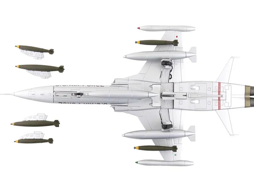 Northrop F-5A Freedom Fighter Aircraft "38381" (1960s) United States Air Force "Air Power Series" 1/72 Diecast Model by Hobby Master