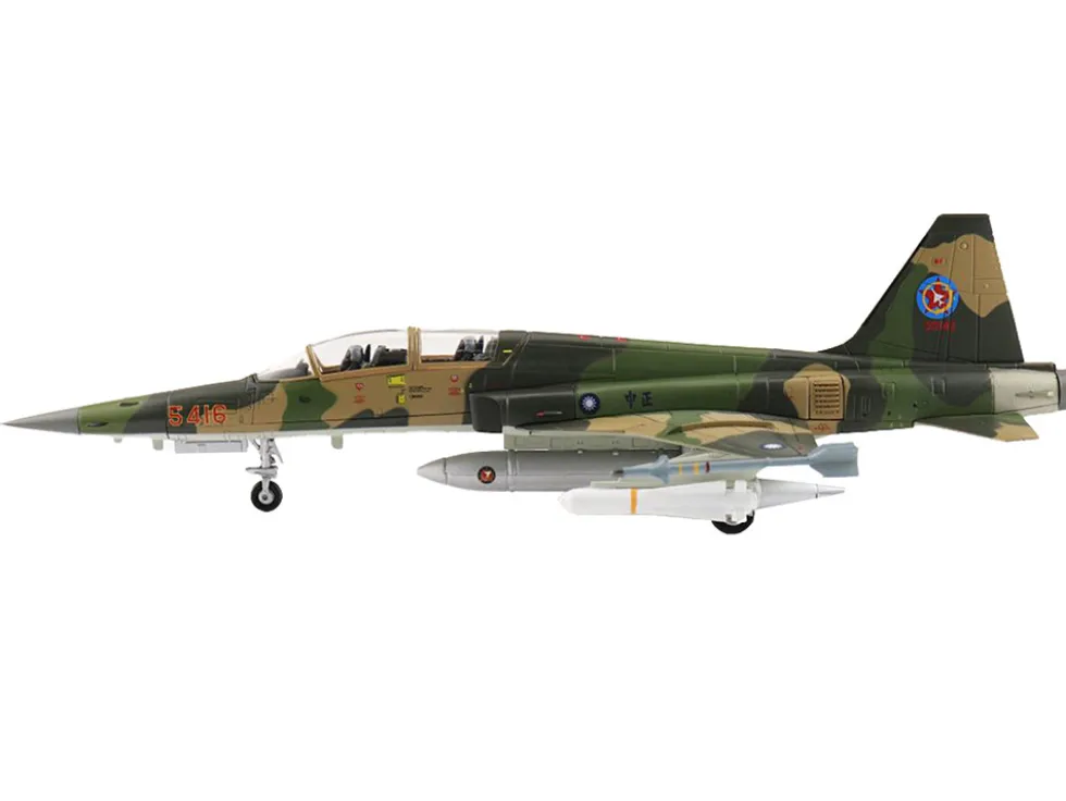 Northrop F-5F Tiger II Aircraft "46th Aggressor Squadron, 7th Flight Training Wing" Republic of China Air Force "Air Power Series" 1/72 Diecast Model by Hobby Master