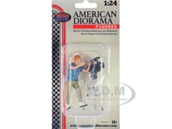 On Air Figure 5 with Standing Camera for 1/24 Scale Models American Diorama 24405