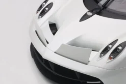 Pagani Huayra White 1/12 Model Car Autoart 12231