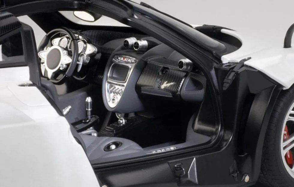 Pagani Huayra White 1/12 Model Car Autoart 12231