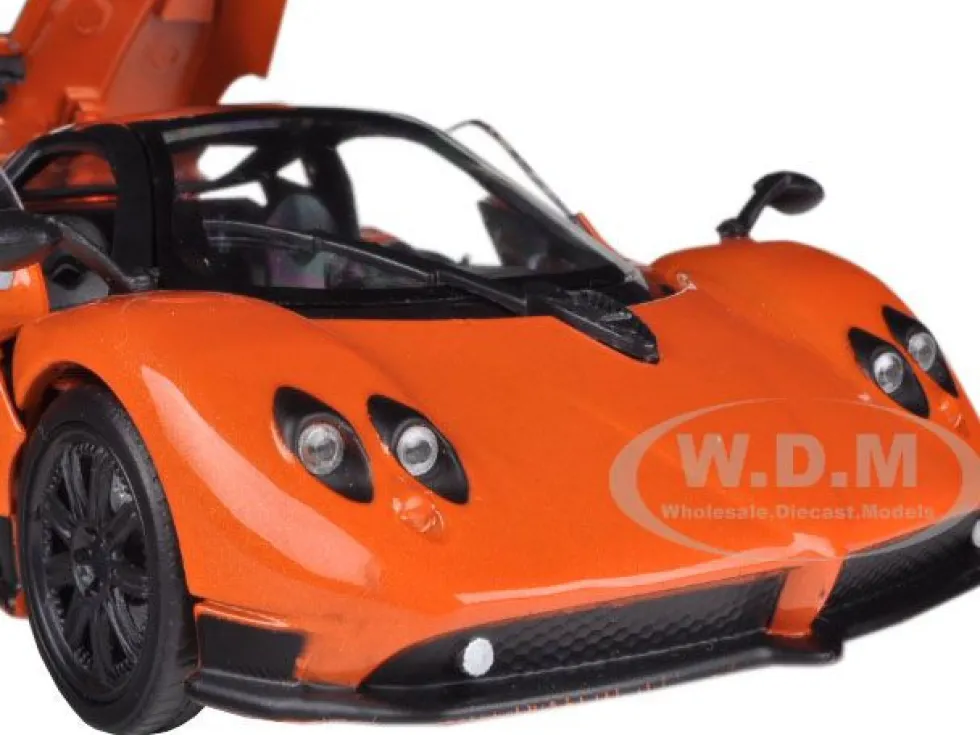 Pagani Zonda F Orange 1/24 Diecast Car Model Motormax 73369