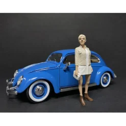 Partygoers Figurine IV for 1/24 Scale Models American Diorama 38324