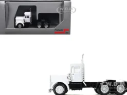 Peterbilt Short Day Cab White 1/87 (HO) Plastic Model Car by Promotex