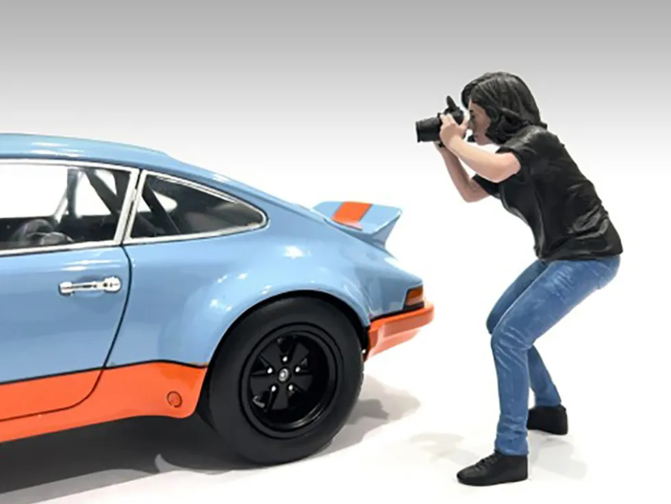 Photographers Figure #4 for 1/24 Scale Models by American Diorama