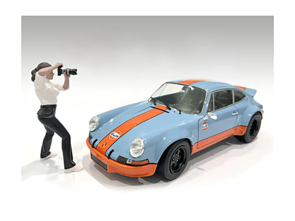 Photographers Figure #2 for 1/24 Scale Models by American Diorama