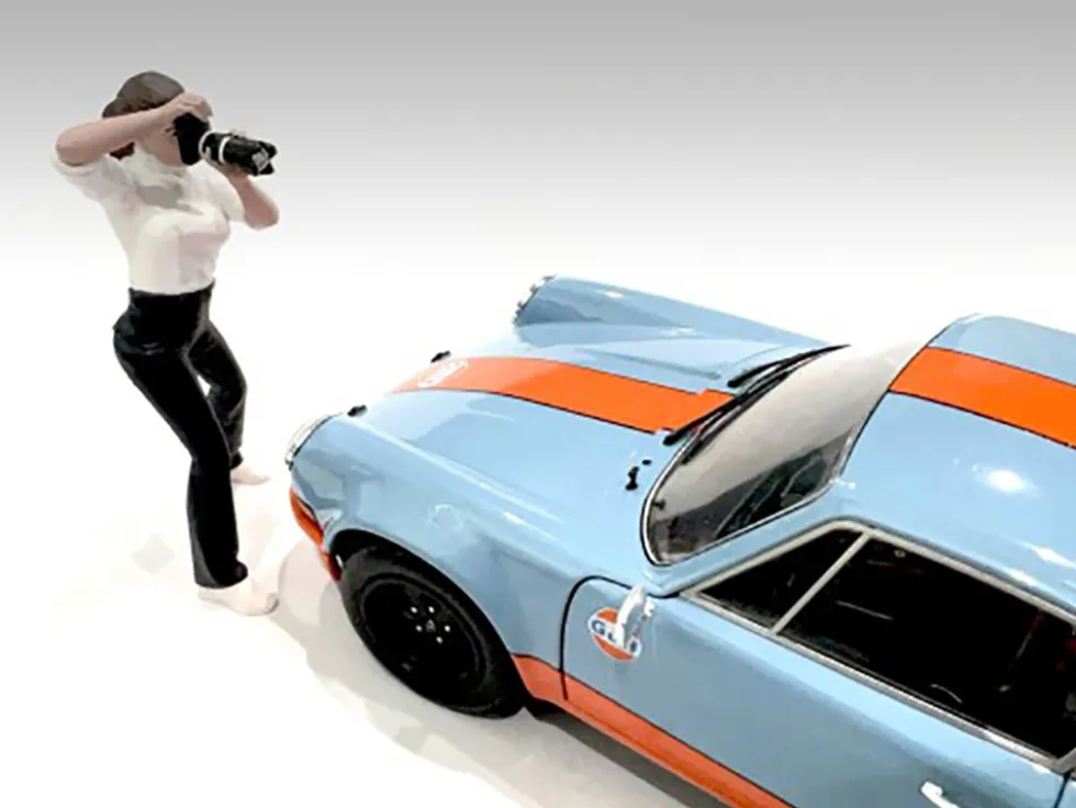 Photographers Figure #2 for 1/18 Scale Models by American Diorama