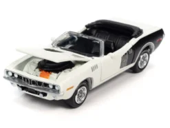 1971 Plymouth Barracuda Convertible Sno White Black Hemi Side Billboards Class of 1971 Limited Edition 7418 pieces Worldwide Muscle Cars USA Series 1/64 Diecast Model Car Johnny Lightning JLMC026 JLSP153 A