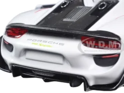 Porsche 918 Spyder Weissach #3 1/24 Diecast Model Car Bburago 28009