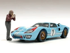 Race Day 1 Figurine II for 1/24 Scale Models American Diorama 76384