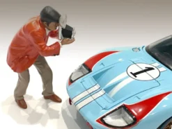 Race Day 1 Figurine III for 1/18 Scale Models American Diorama 76285