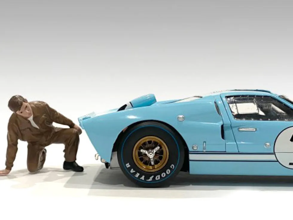 Race Day 1 Figurine IV for 1/18 Scale Models American Diorama 76286