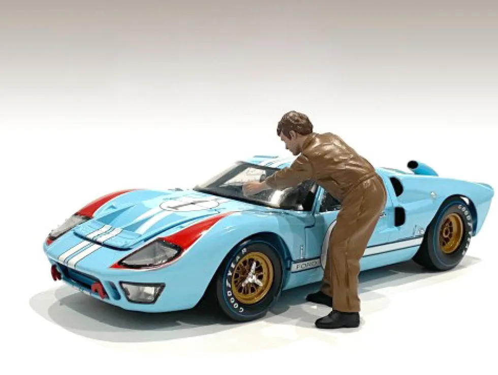 Race Day 1 Figurine V for 1/24 Scale Models American Diorama 76387