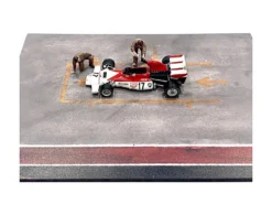 Race Day Two Diecast Figures Set 5 1/43 Scale Models American Diorama 38363
