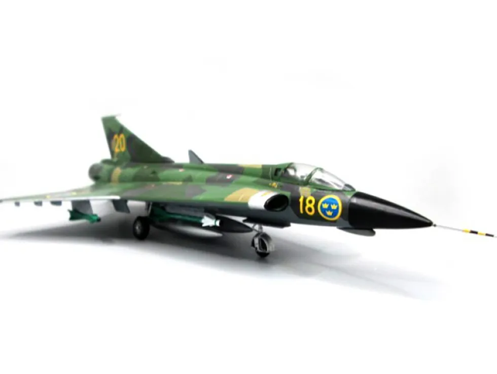 Saab J35J Draken Fighter Aircraft "Splinter Camouflage Scheme, F 18 Sodertorn Wing" (1972) Swedish Air Force 1/72 Diecast Model Airplane by Aviation 72