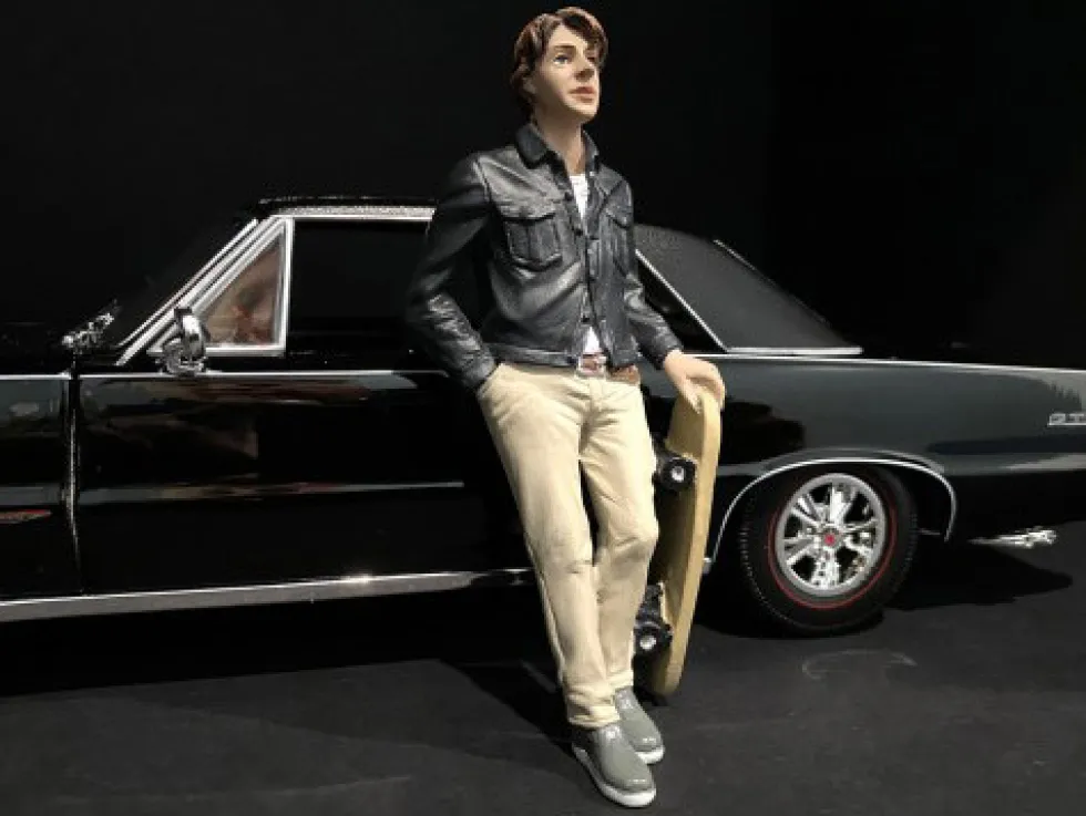 Skateboarder Figurine III for 1/18 Scale Models American Diorama 38242